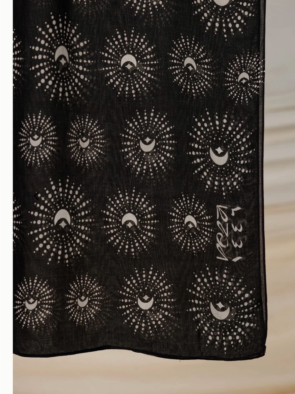 Vela Black Crescent hijab